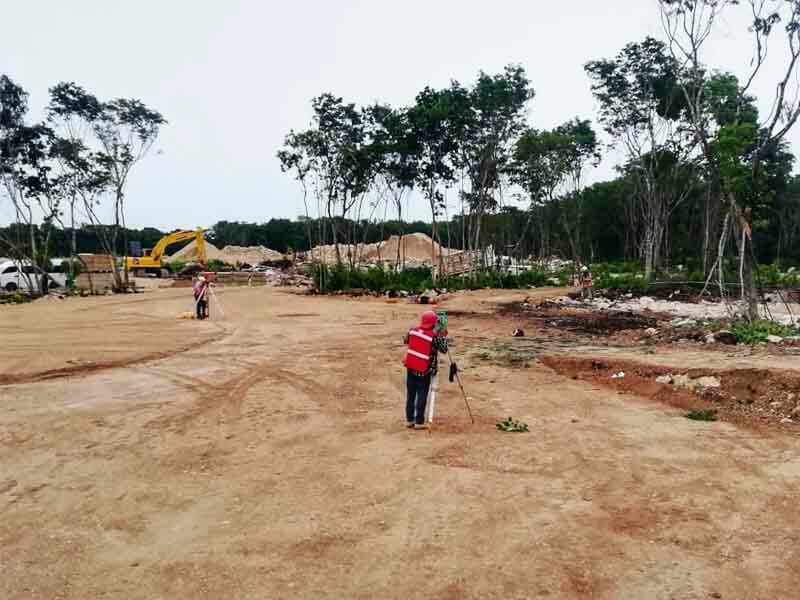 Topografos en campo Transmora