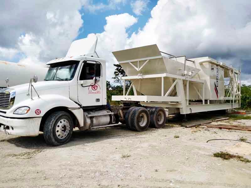 Transporte de Maquinaria Pesada Transmora Tolva de Mezclado de Concreto